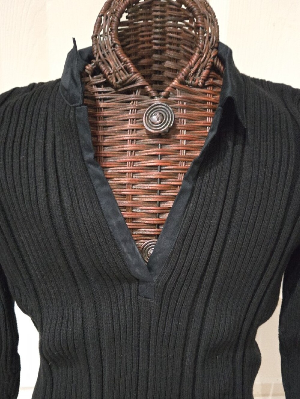 Liz Claiborne Black Ribbed V-Neck Sweater with Satin Trim-Size XL - Picture 3 of 12